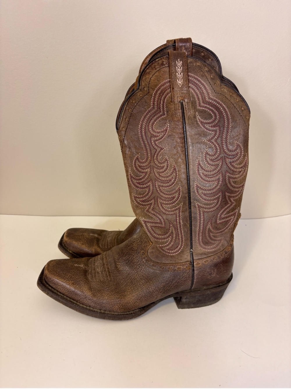 Ariat Brown Leather Western Cowboy Boots with Pink Stitching Women’s 7
